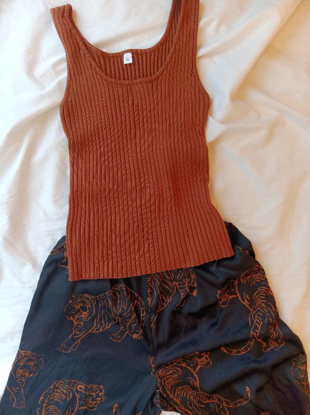 minimalist rust ribbed knit tank top soft stretch sleeveless cami size m